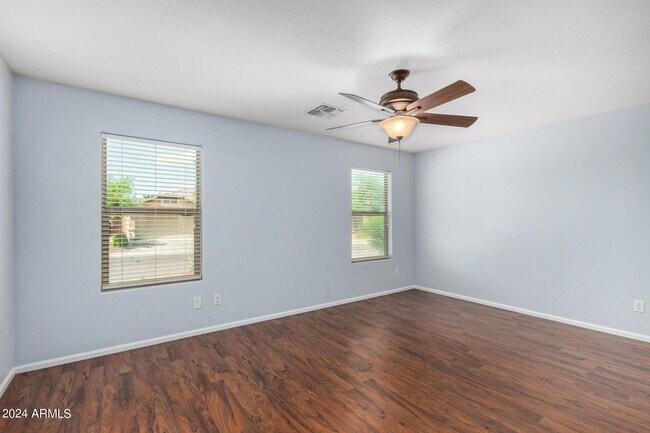 Building Photo - 983 E Palomino Way