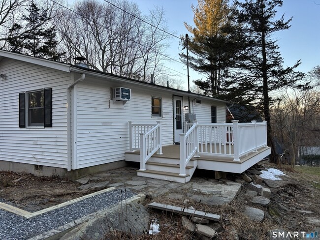 Building Photo - 62 Rattling Valley Rd