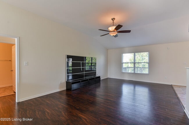 Building Photo - 220 Rockcrest Way