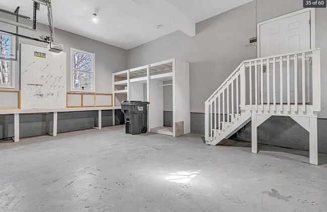 Building Photo - 3290 Birch Hill Dr