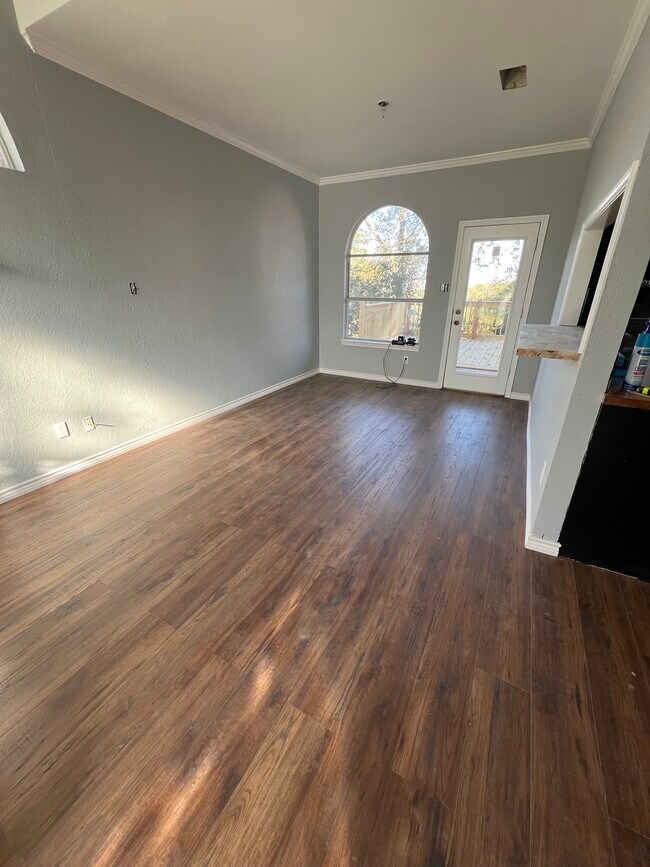 Building Photo - 539 Woodcreek Dr