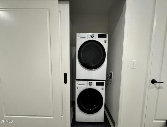 Building Photo - 1050 S Grand Ave