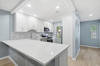 Building Photo - 9292 Vista Del Lago