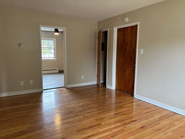 Building Photo - 580 Amherst St