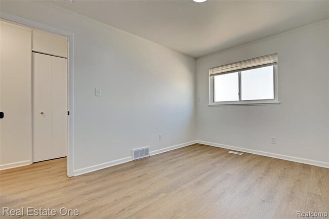 Building Photo - 1982 S Ortonville Rd