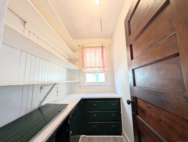 Building Photo - 133 Poplar St