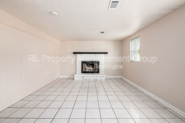 Building Photo - 4922 Dunlap Rd
