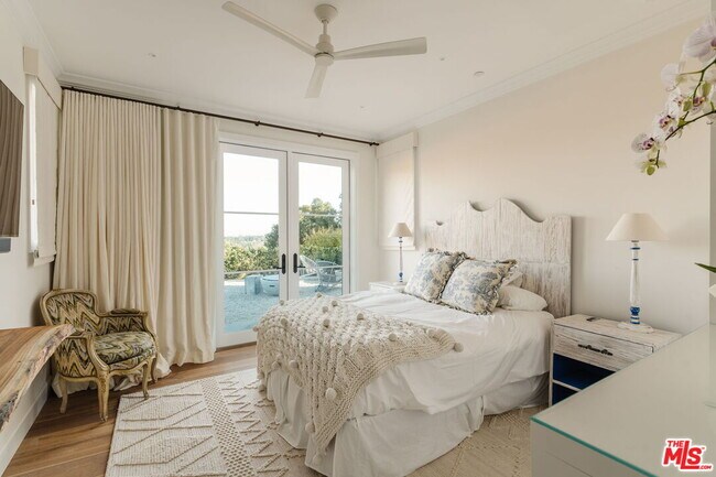 Building Photo - 5770 Busch Dr