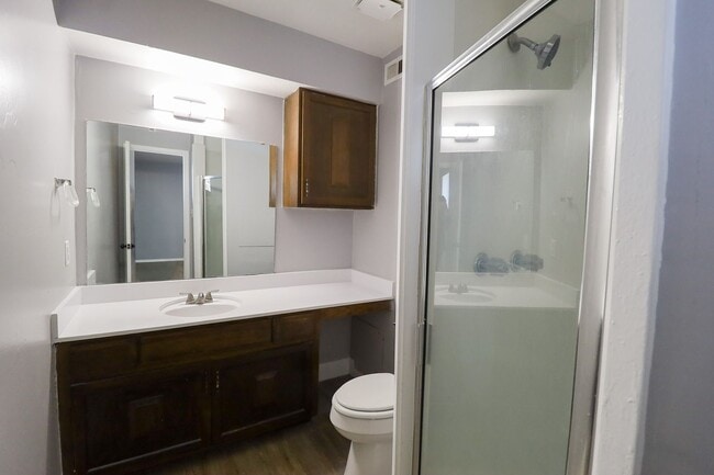 Building Photo - 2 Bed | 2 Bath in Central Tulsa!