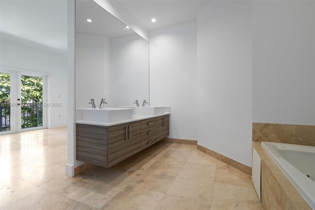 Building Photo - 2786 SW 34th Ave