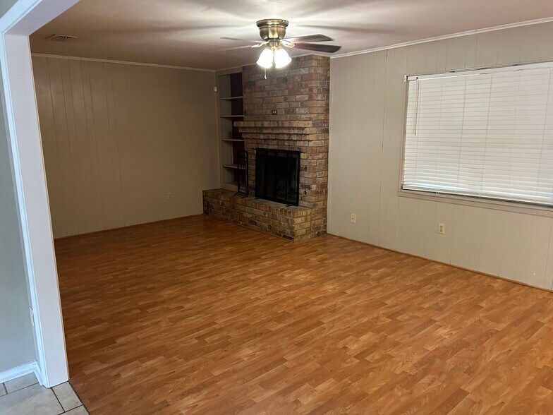 Building Photo - 867 Belden Dr