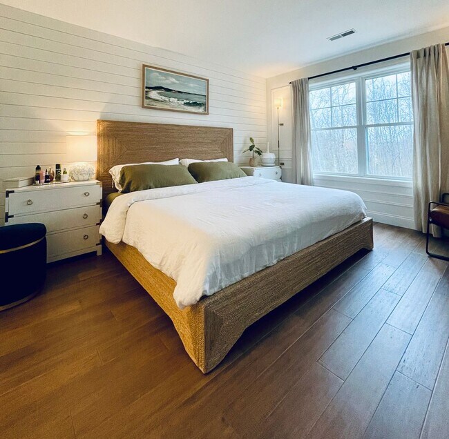 Building Photo - Modern Townhome with Garage, Bonus Room, a...