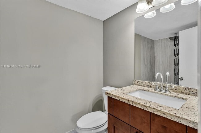 Building Photo - 2701 Riverside Dr