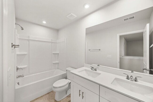 Building Photo - 512 Serena Trl