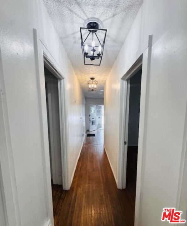 Building Photo - 1100 W 48th St