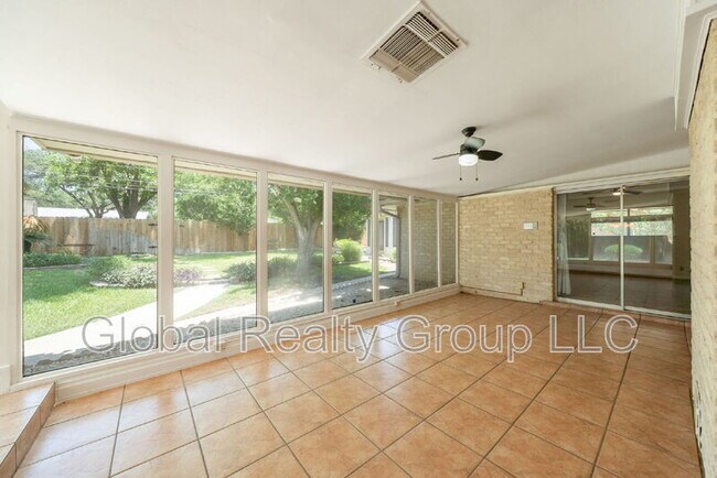 Building Photo - 425 Crestwood Dr