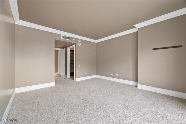 Building Photo - 2877 Paradise Rd