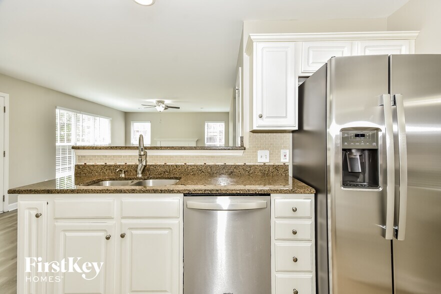 Building Photo - 4801 Mara Vista Dr