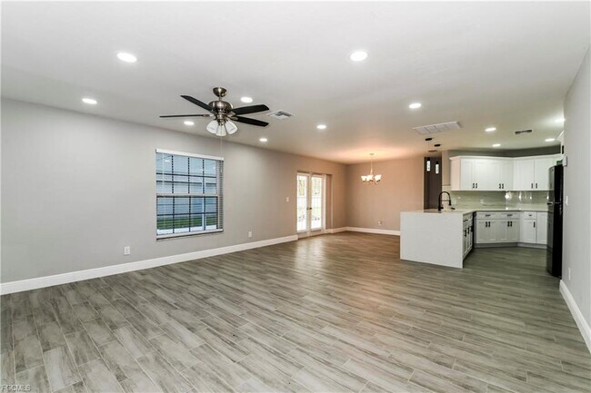 Building Photo - 1431 SE 12th St