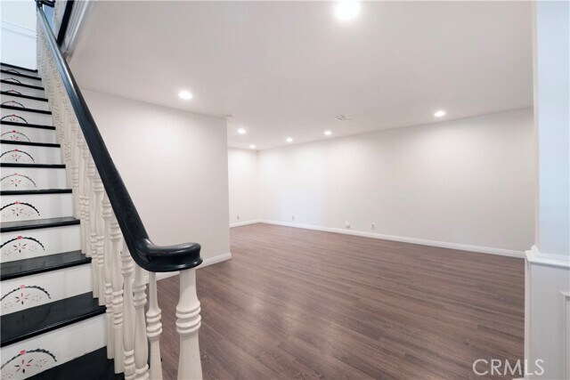 Building Photo - 328 W 7th