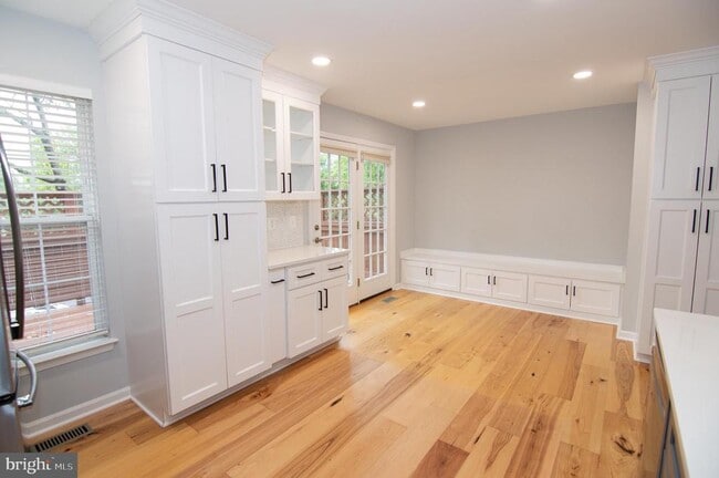 Building Photo - 110 Ingle Pl