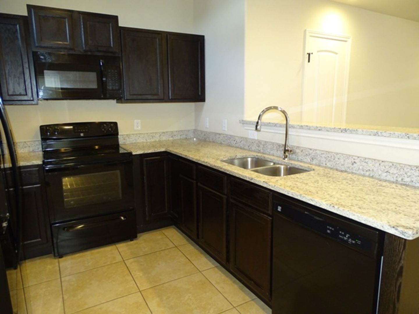 Building Photo - 7054 Lakeview Dr