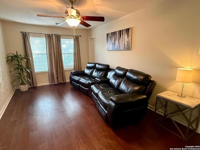 Building Photo - 510 Roble Fino