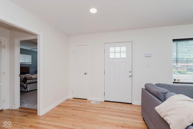 Building Photo - 2219 Fisher Ave
