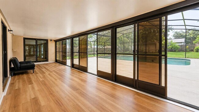 Building Photo - 35025 Raintree Dr