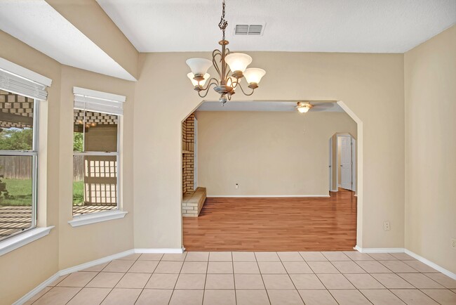 Building Photo - 16412 Framingham Cir
