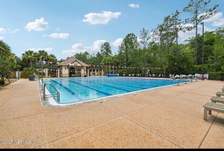 Building Photo - 73 Calle de Paz