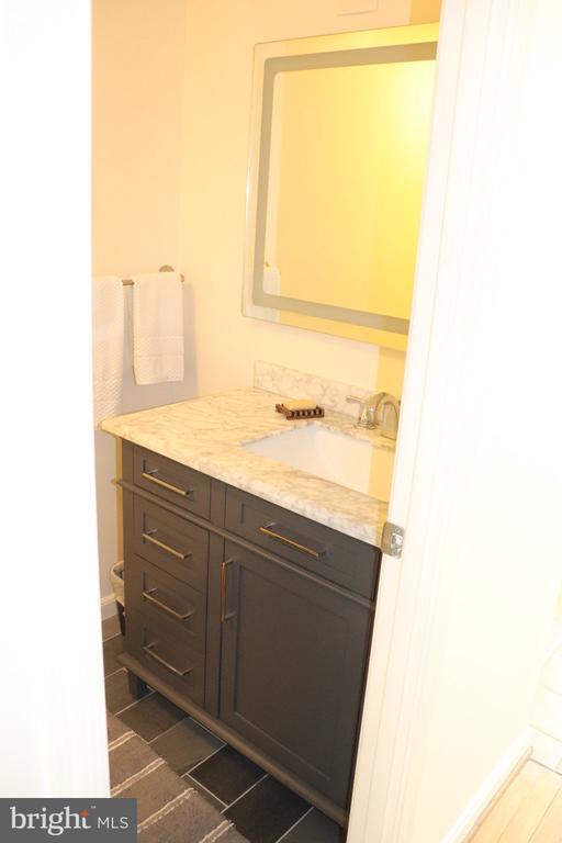 Building Photo - 942 S Rolfe St