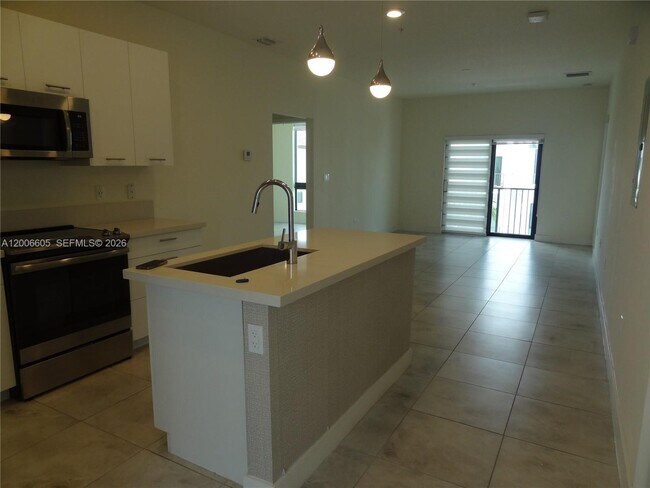 Building Photo - 4670 NW 84th Ave