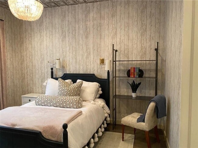 Building Photo - 17 W Augusta Ct