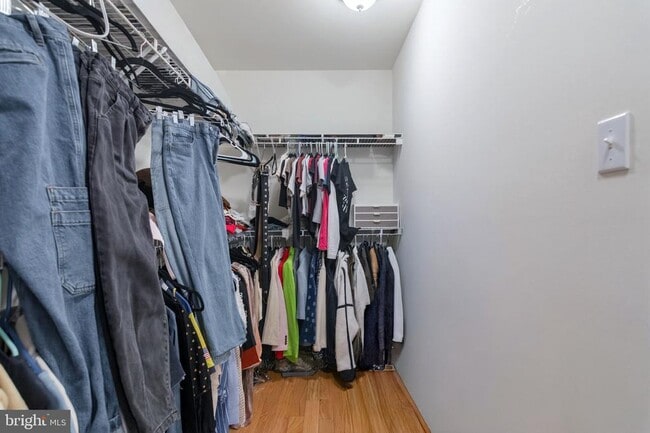 Building Photo - 2558 Banshire Dr