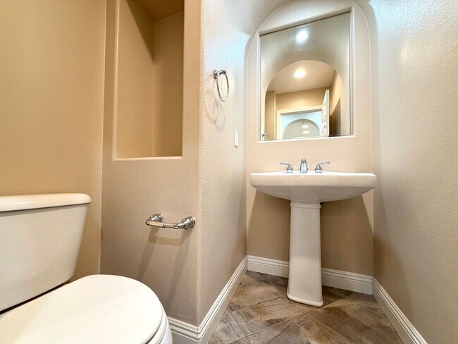 Building Photo - Spacious 5 Bedroom Wolf Creek Home with Balcony, Loft & Secondary Kitchen