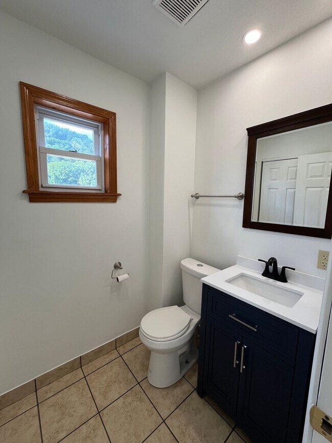 Building Photo - 413 Grant Ave