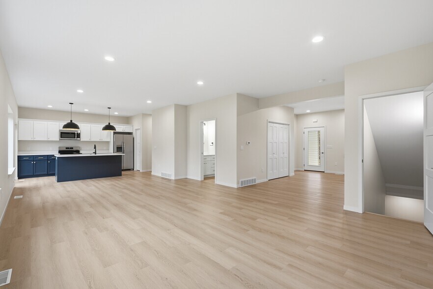 Building Photo - 1305 W 19th St