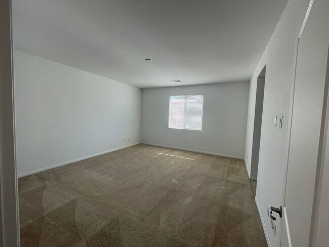 Building Photo - Gated Southern Highlands Community - Versi...