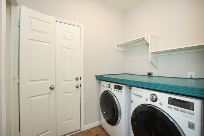 Building Photo - 10330 Sablebrook Ln