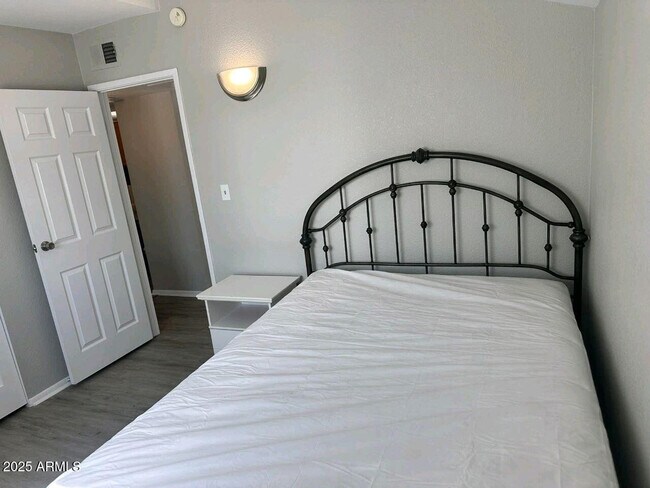 Building Photo - 1745 E Glenn St