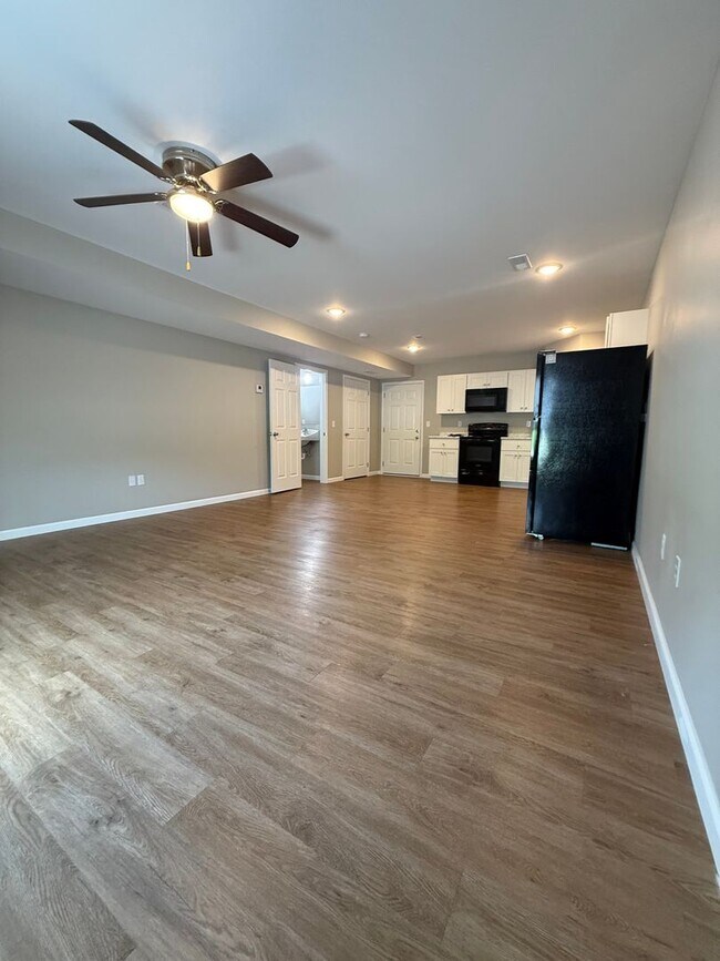 Building Photo - 2 Bedroom 1.5 Bathroom Townhouse in Jackson, MO