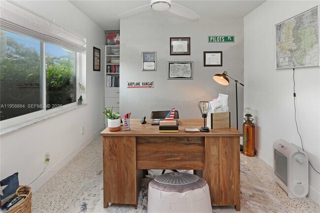 Building Photo - 930 N 11th Ct