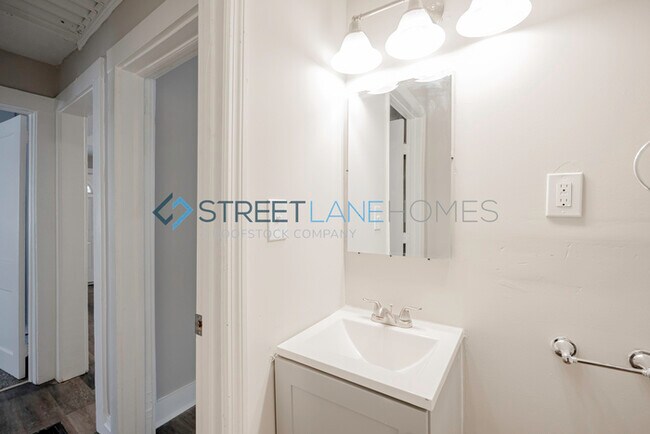 Building Photo - NOW OFFERING $250 OFF FIRST FULL MONTH IF ...