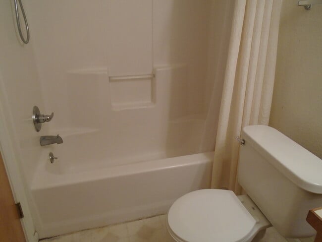 Building Photo - 615 N 4th St