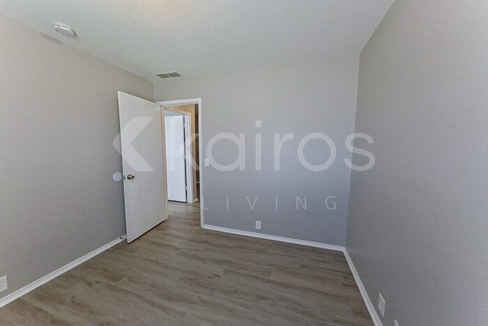 Building Photo - 1401 Alpine Dr