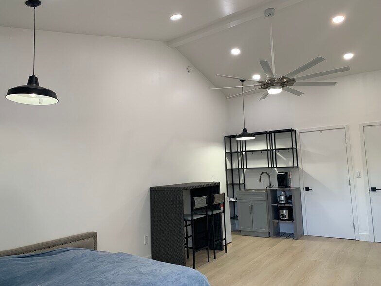 Building Photo - 17351 Bullock St