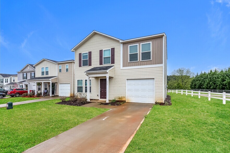 Building Photo - 514 Spring Ln