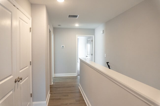 Building Photo - 1418 Landon Hills Dr