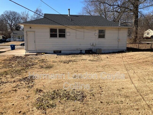 Building Photo - 9840 Medford Dr